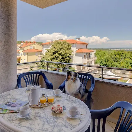 Moderne- Komfortable Nahe Kap Kamenjak By Interhome *