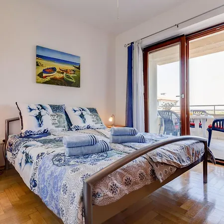 Moderne- Komfortable Nahe Kap Kamenjak By Interhome *