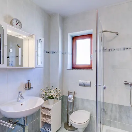 Moderne- Komfortable Nahe Kap Kamenjak By Interhome